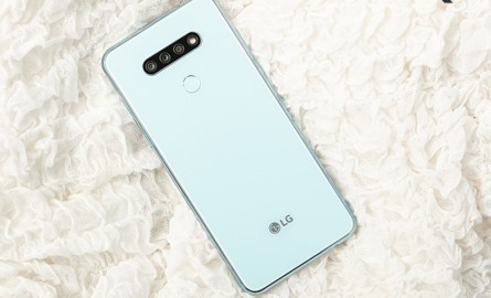 LG Q51 tầm trung: màn hình 6.5 inch, camera góc cực rộng và dung lượng pin lớn
