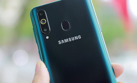 Đánh giá Samsung A9 Pro (A8s): Smartphone nốt ruồi đầu tiên trên thị trường