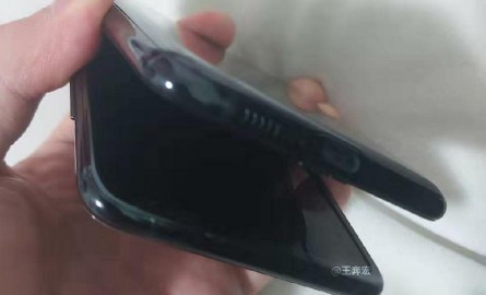 Lộ diện ảnh thực tế của Galaxy Fold 2: Trông giống Motorola RAZR 2019