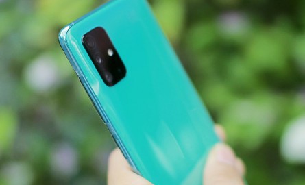 Mua điện thoại Samsung giá rẻ nhận ngay sạc dự phòng Samsung chính hãng