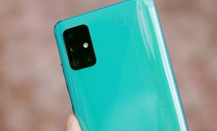 iPhone XR là điện thoại iOS bán chạy nhất. Vậy đâu là chiếc smartphone Android giá rẻ đáng mua nhất